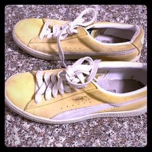 Vintage/retro baby yellow Puma Clyde sneakers